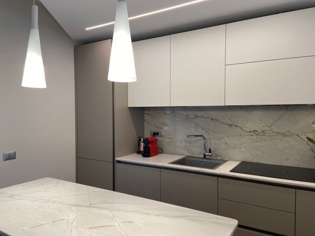 Progetto di ristrutturazione completa. 
Ecco alcune foto della zona cucina prima e dopo. 
#bfinterni #bfinterniproject #bfinternidecor #ristrutturazione #ristrutturarecasa #cucinamoderna #cucinaisola #openspace #progettazioneinterni #rendering3d